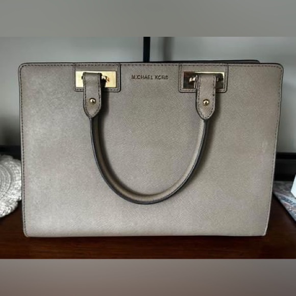 Michael Kors purse - Picture 1 of 4